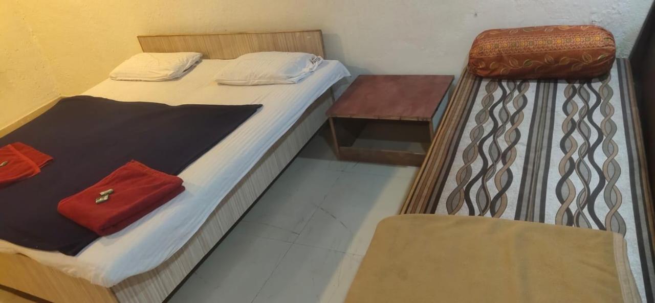Hilltone Veg Non Veg Matheran Hotel Exterior foto