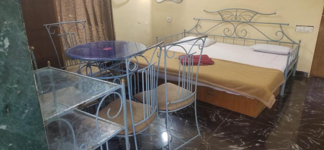 Hilltone Veg Non Veg Matheran Hotel Exterior foto