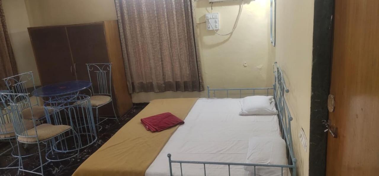 Hilltone Veg Non Veg Matheran Hotel Exterior foto